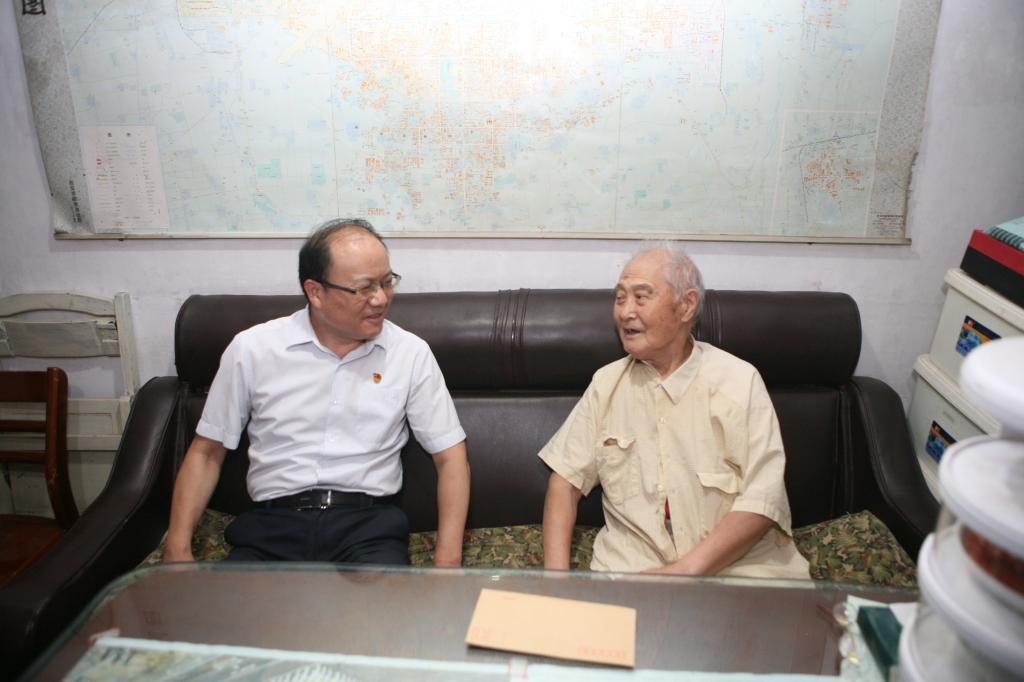 尊龙时凯有限组织开展“七一”前走访慰问-尊龙时凯