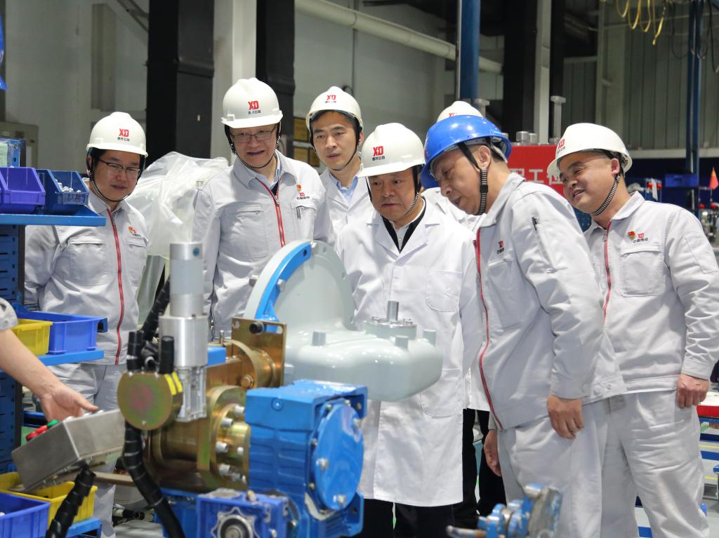 中国西电集团党委书记、董事长丁小林一行调研尊龙时凯有限-尊龙时凯